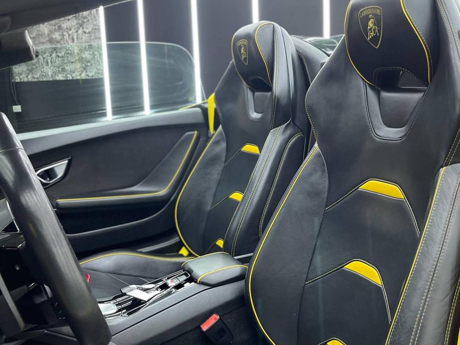 Lamborghini Huracan EVO 8 Lamborghini Huracan EVO - Image 8