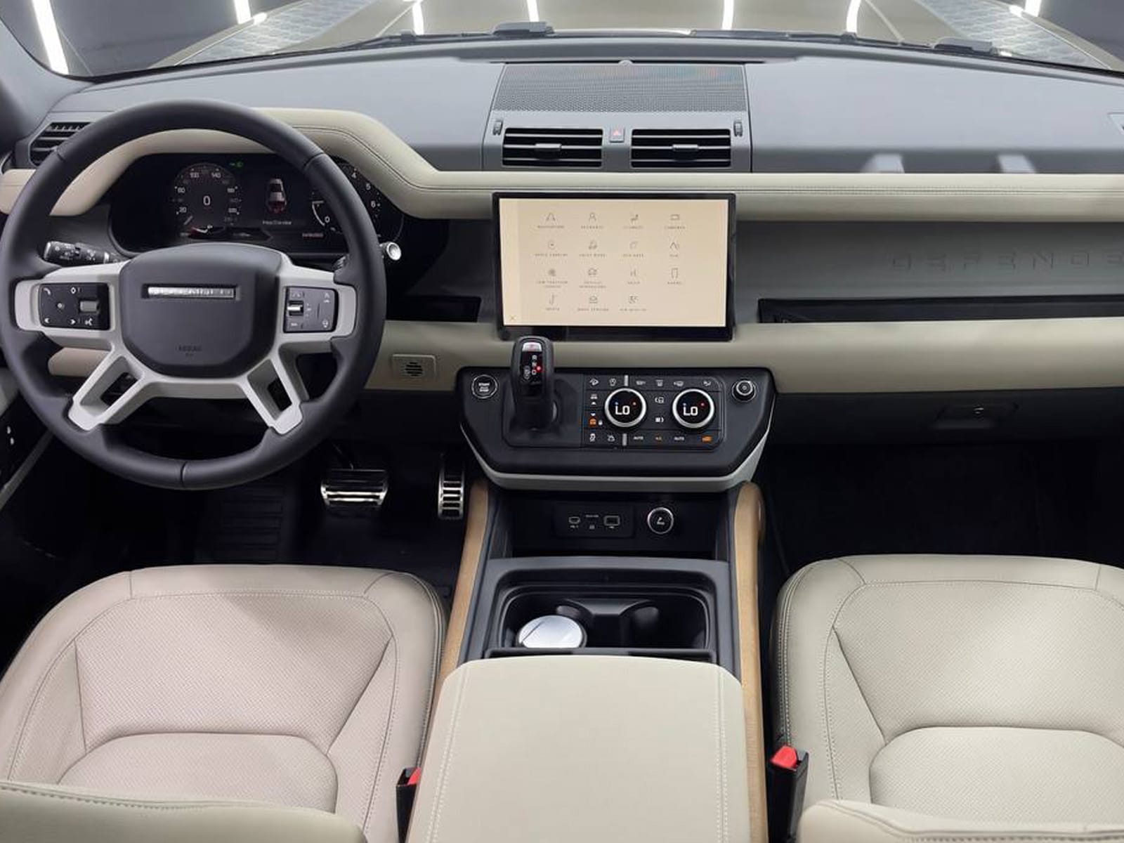 Discover the New Range Rover Defender 2024 Model 7 Discover the New Range Rover Defender 2024 Model - Image 7