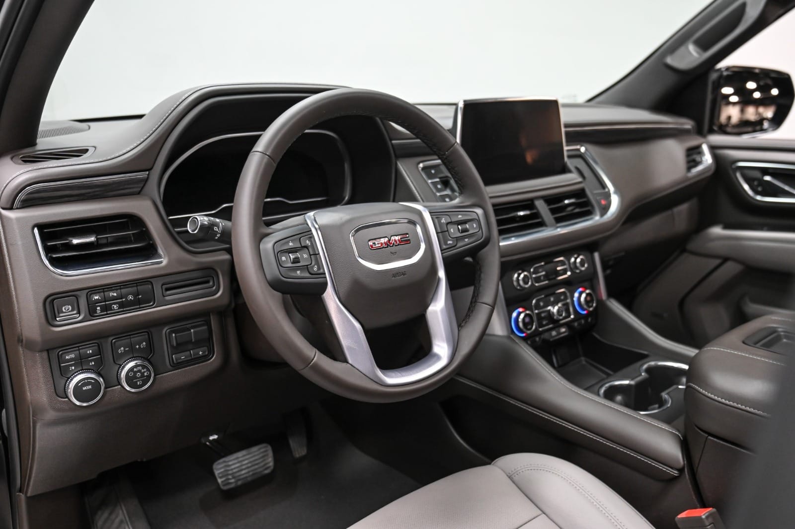 Rent GMC Yukon 2024 in Dubai – Luxury, Power, and Comfort 7 Rent GMC Yukon 2024 in Dubai – Luxury, Power, and Comfort - Image 7