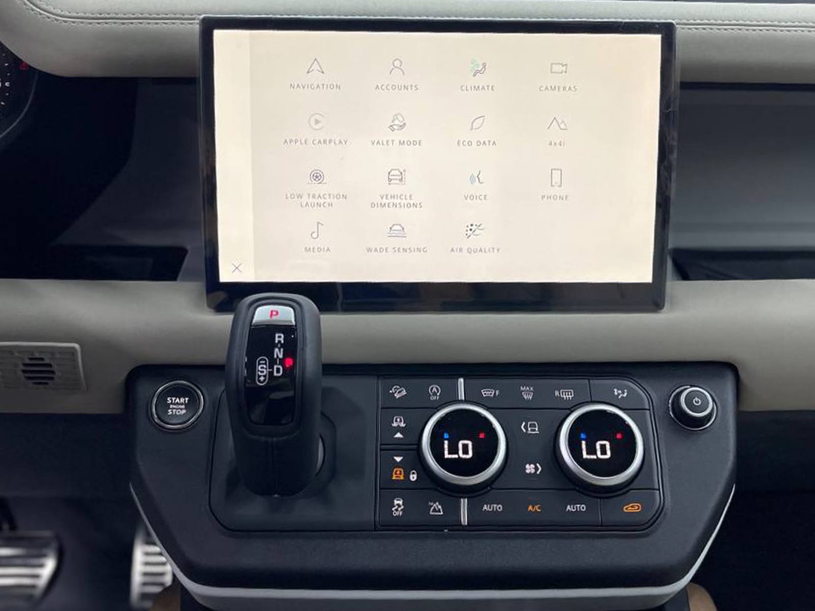 Discover the New Range Rover Defender 2024 Model 11 Discover the New Range Rover Defender 2024 Model - Image 11