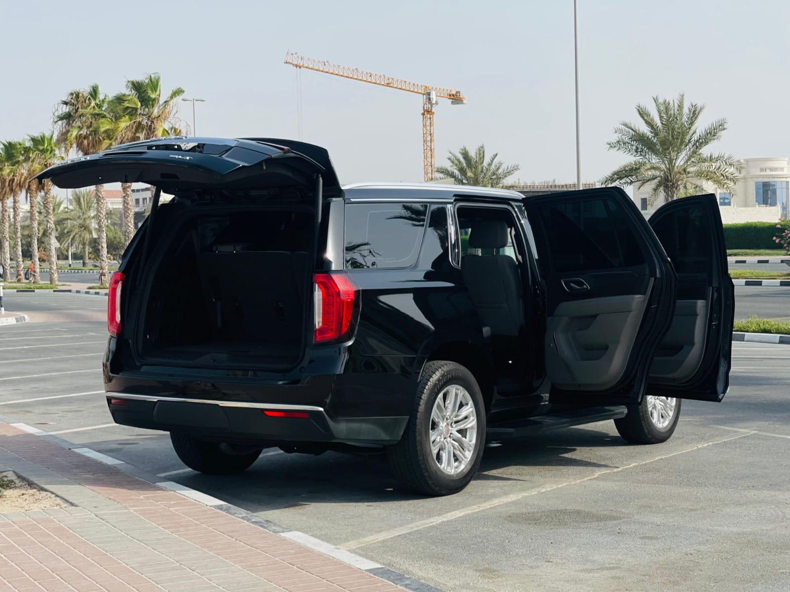 Rent GMC Yukon 2024 in Dubai – Luxury, Power, and Comfort 6 Rent GMC Yukon 2024 in Dubai – Luxury, Power, and Comfort - Image 6