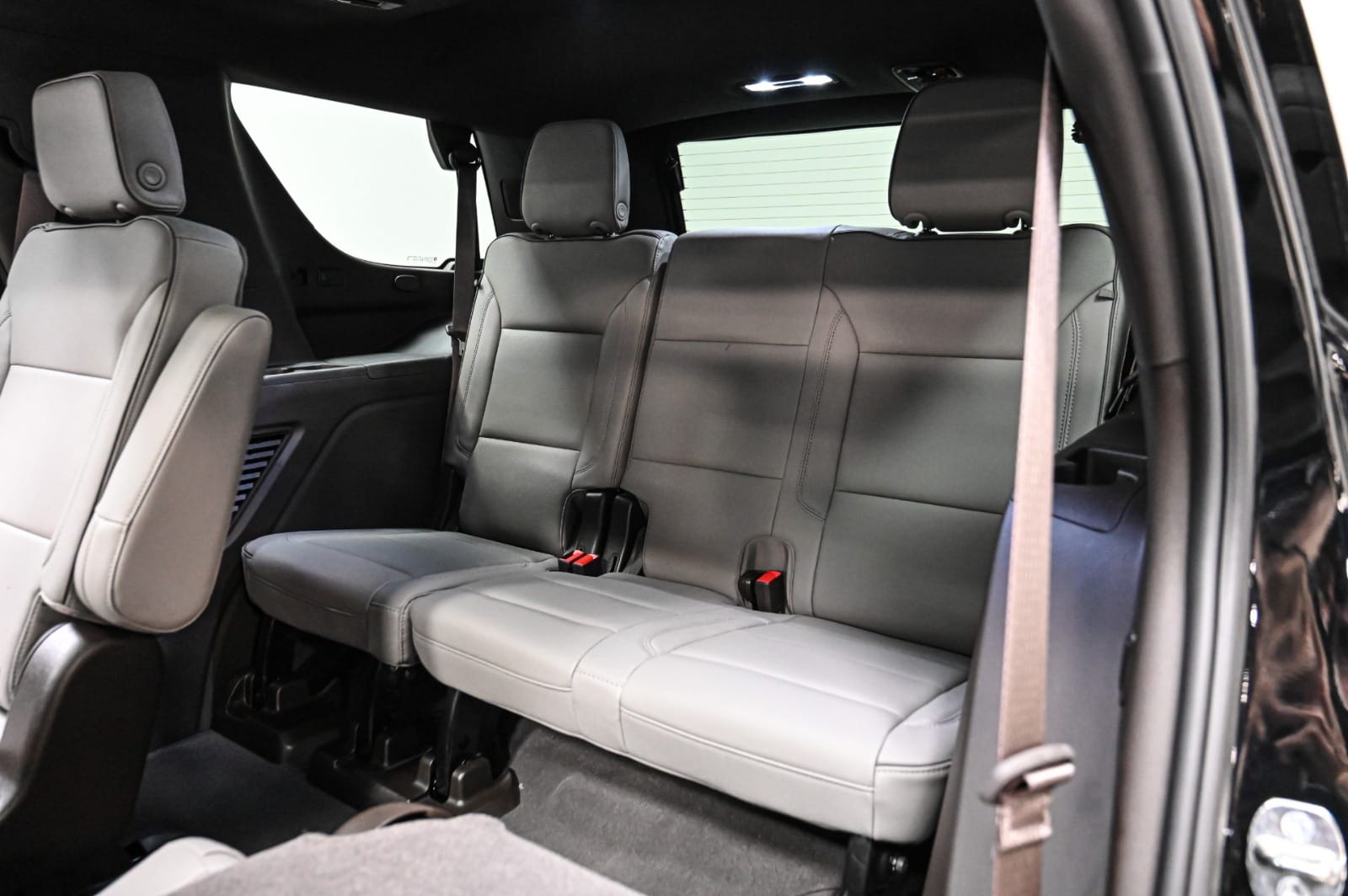 Rent GMC Yukon 2024 in Dubai – Luxury, Power, and Comfort 9 Rent GMC Yukon 2024 in Dubai – Luxury, Power, and Comfort - Image 9