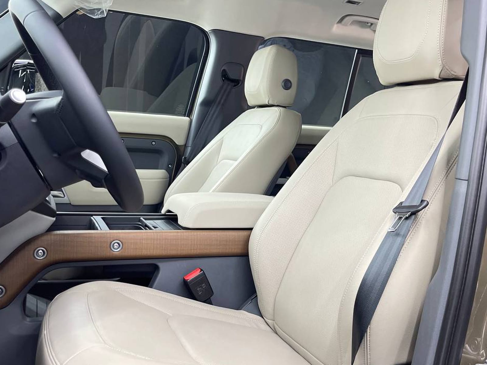 Discover the New Range Rover Defender 2024 Model 10 Discover the New Range Rover Defender 2024 Model - Image 10