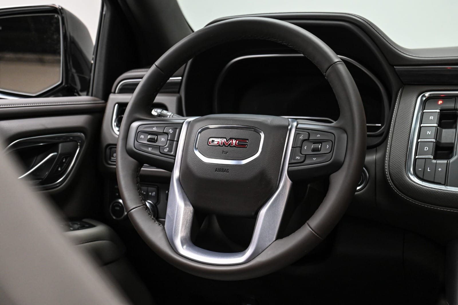 Rent GMC Yukon 2024 in Dubai – Luxury, Power, and Comfort 11 Rent GMC Yukon 2024 in Dubai – Luxury, Power, and Comfort - Image 11