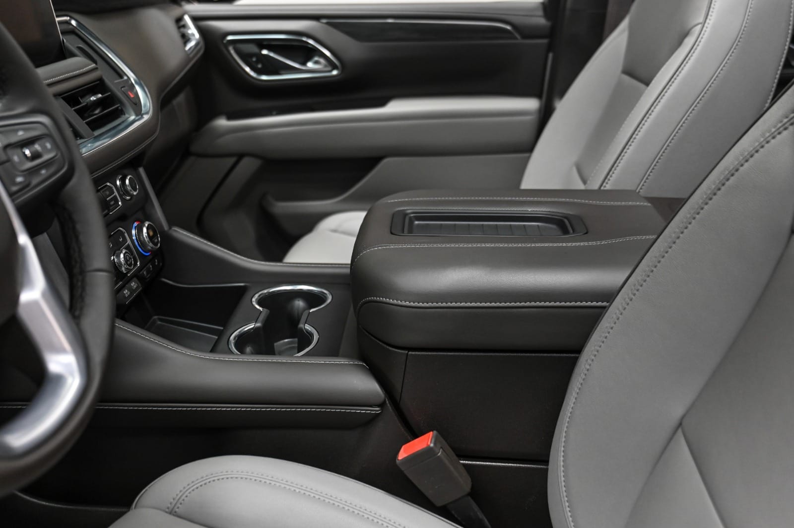 Rent GMC Yukon 2024 in Dubai – Luxury, Power, and Comfort 12 Rent GMC Yukon 2024 in Dubai – Luxury, Power, and Comfort - Image 12