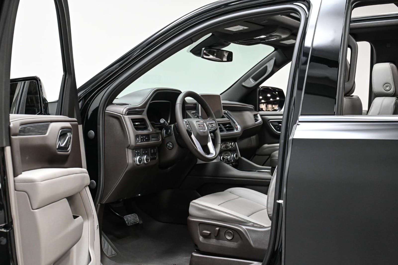 Rent GMC Yukon 2024 in Dubai – Luxury, Power, and Comfort 13 Rent GMC Yukon 2024 in Dubai – Luxury, Power, and Comfort - Image 13