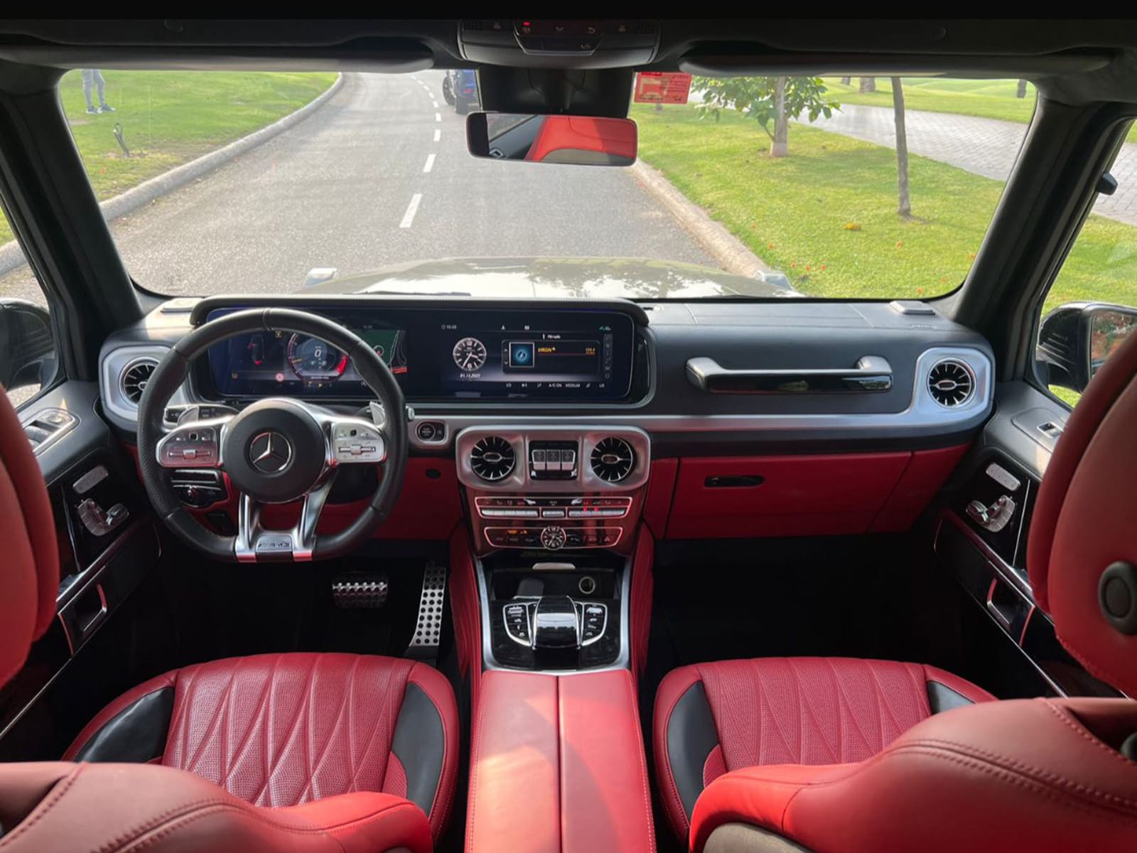 Rent Mercedes Benz G63 in Dubai 9 Rent Mercedes Benz G63 in Dubai