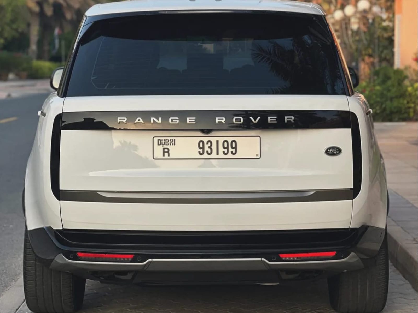Rent Range Rover Vogue 2024 in UAE 3 Rent Range Rover Vogue 2024 in UAE