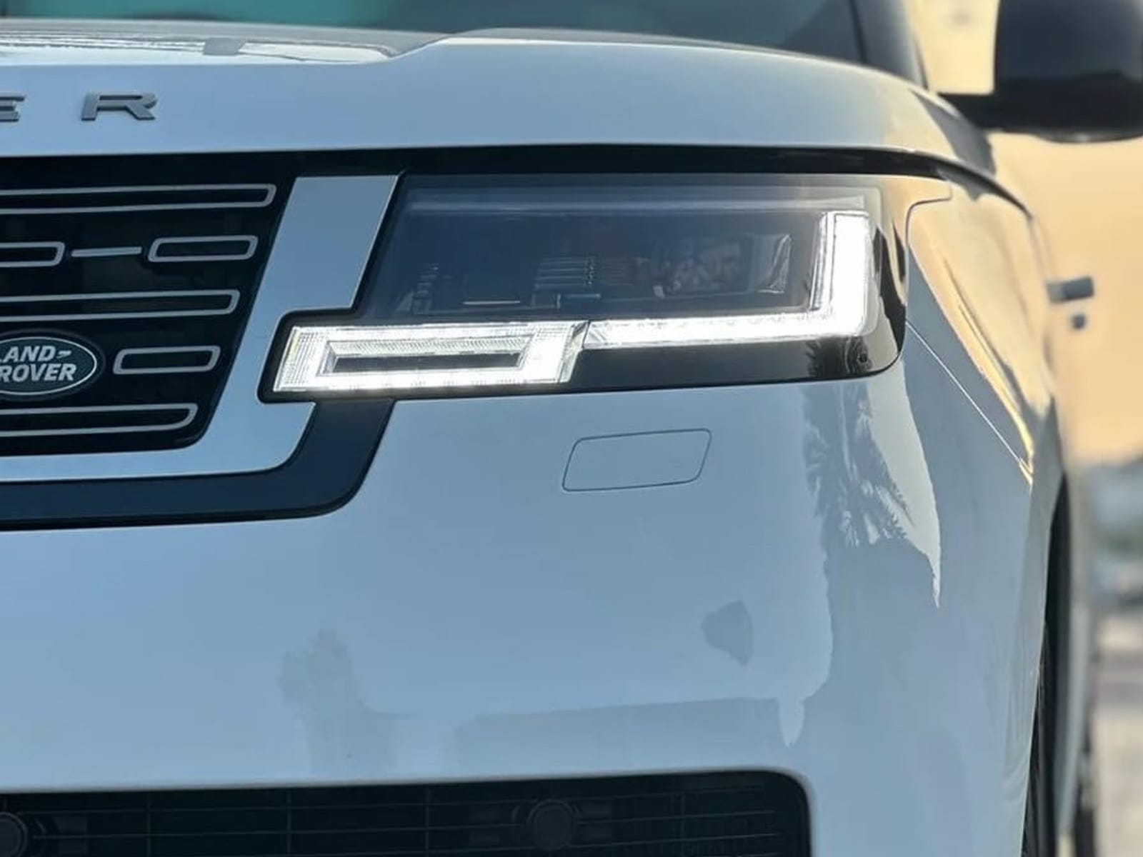 Rent Range Rover Vogue 2024 in UAE 5 Rent Range Rover Vogue 2024 in UAE